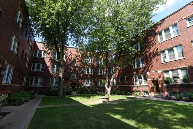 Building Photo - 4716 N Racine Ave Rental
