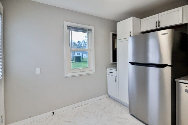 pantry, coffee nook - 208 Harlem Rd