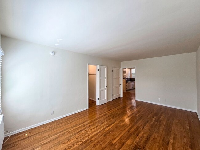 2002 N Vermont Ave Unidad 2002