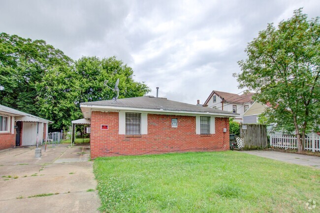 Building Photo - 2 Bed, 1 Bath Duplex in East Norfolk Rental