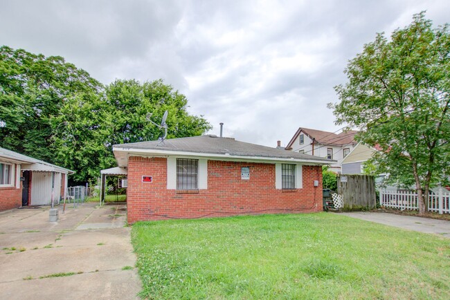 2 Bed, 1 Bath Duplex in East Norfolk - 2 Bed, 1 Bath Duplex in East Norfolk House