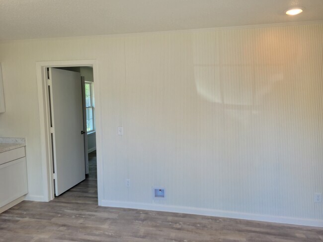 Photo - 142 Allen St