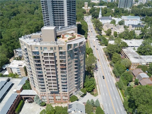 Building Photo - 2626 Peachtree Rd NW Unit 1008