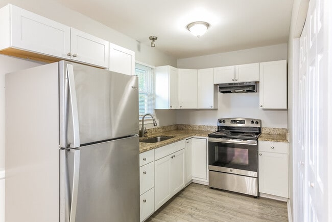 Photo - 122 Winterhaven Rd