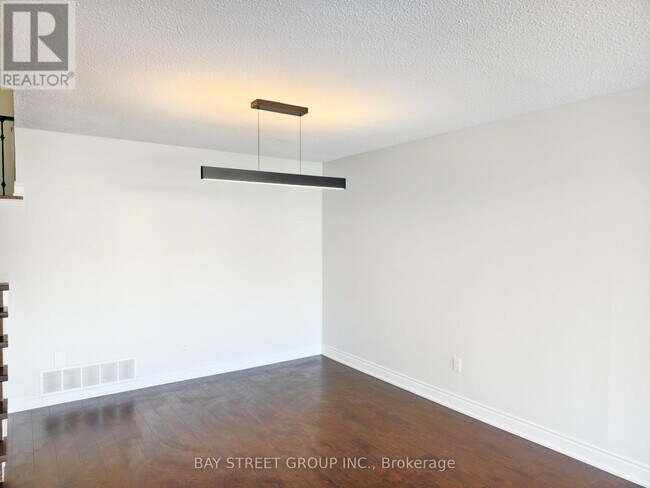 Photo - 2615 Windjammer Rd