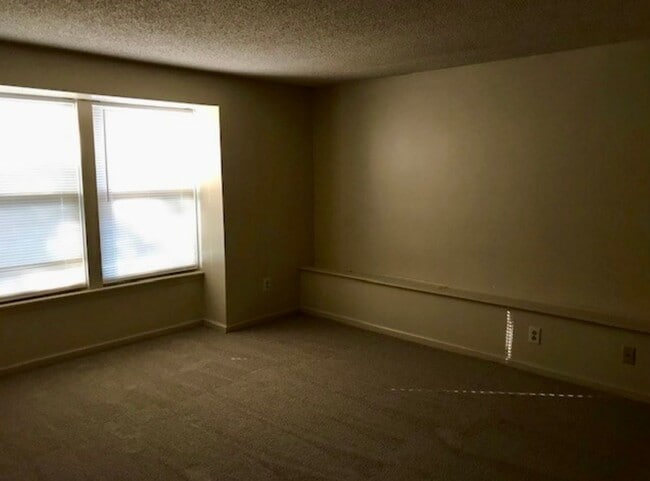 Photo - Available Now! Spacious 2 Bedroom Apartment!!