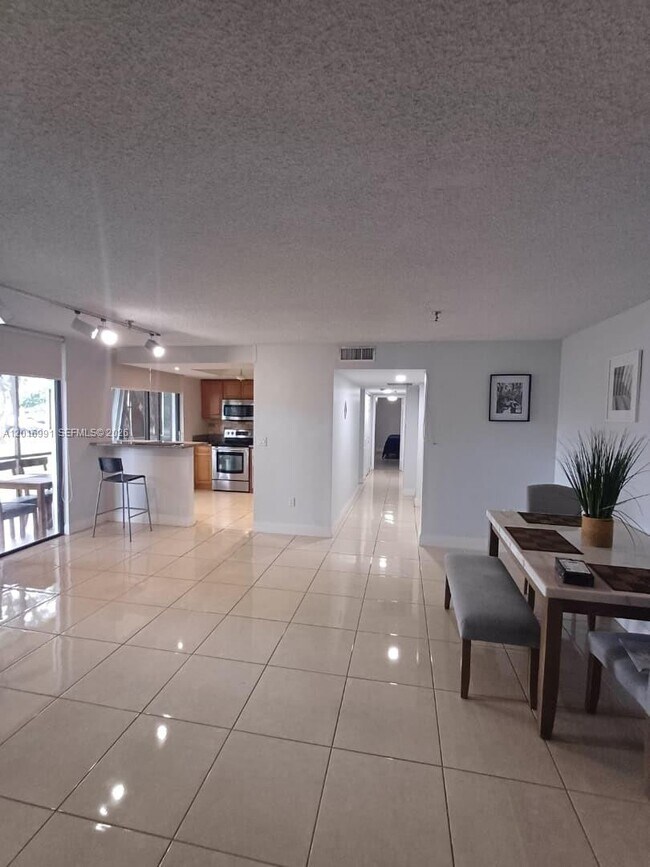 Photo - 665 NE 195th St Unit 119