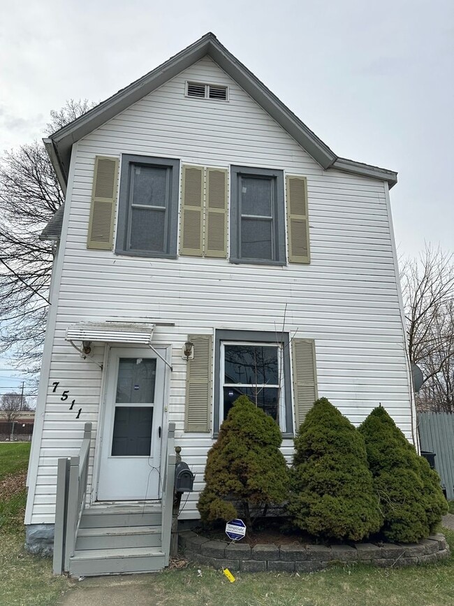 Building Photo - CLE Single Family 3 Bed 2 Bath FOR RENT! Rental