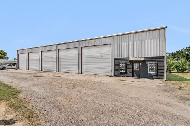Building Photo - 8867 Co Rd 424 Unit B