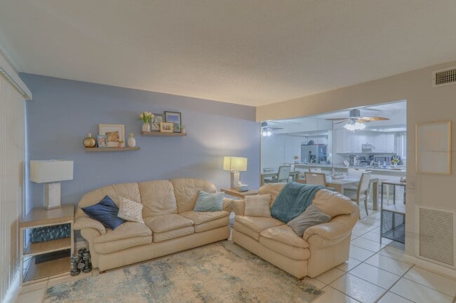 Photo - 1082 E Michigan St