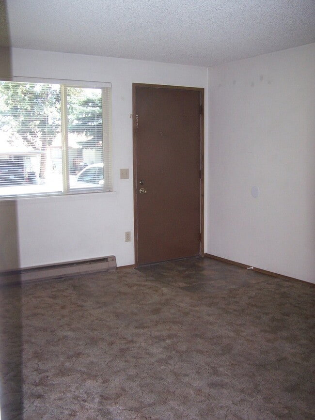 Photo - 2 Bed/1 Bath Unit Located in SE Bend Triplex Unit 513