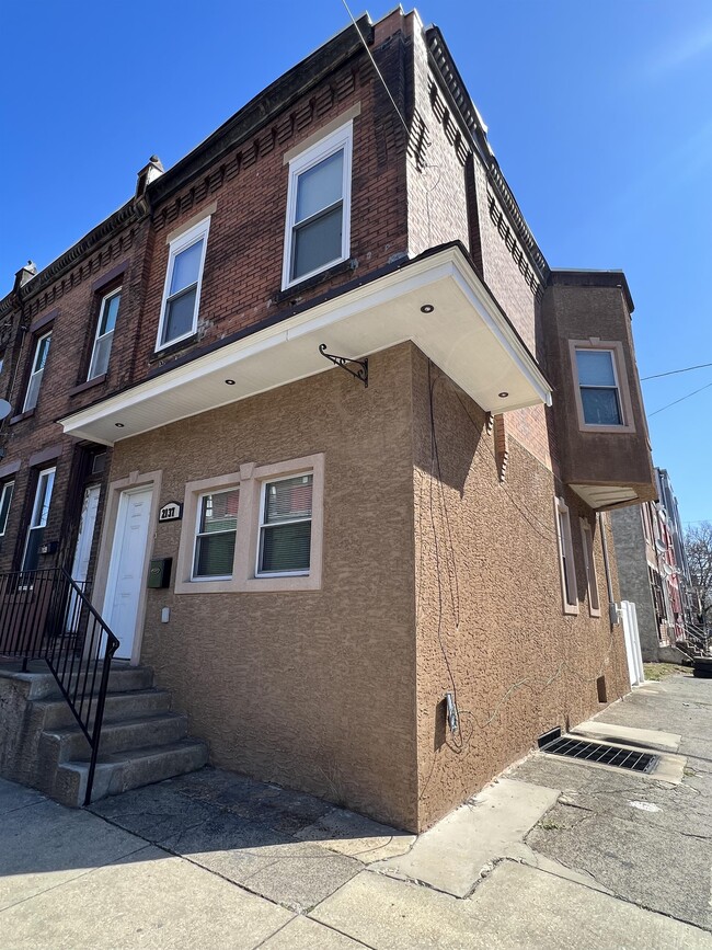 Building Photo - 2137 N 10th St Rental