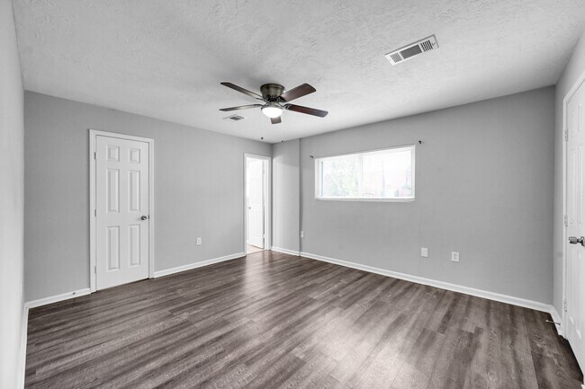 Photo - 4 Little John Ln