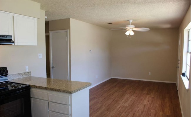 Sala de estar - 7608 Abbott Drive