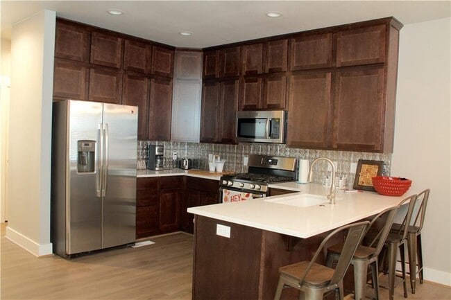 Photo - 1569 Brooks Ave