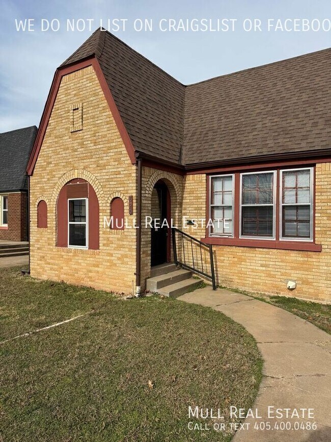 Photo - 825 NE 24th St