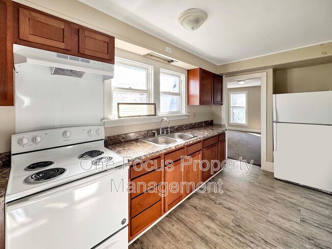 Building Photo - 123 1/2 Oliver Street