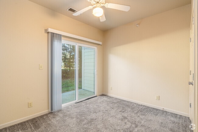 1BR, 1BA - 818SF - Bedroom