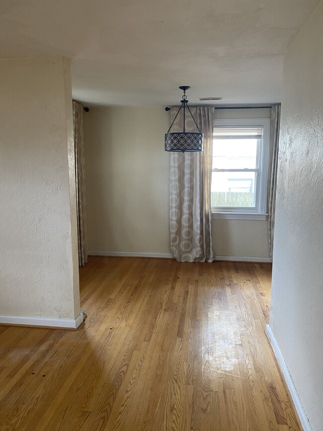 Photo - 1216 Hawthorne Dr