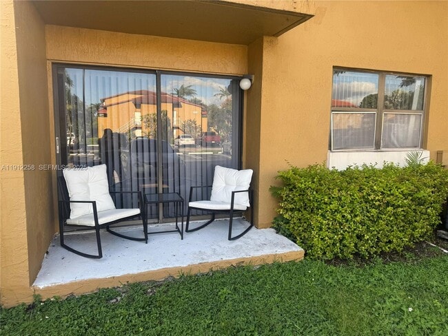 Building Photo - 15630 SW 80th St Unit I-106