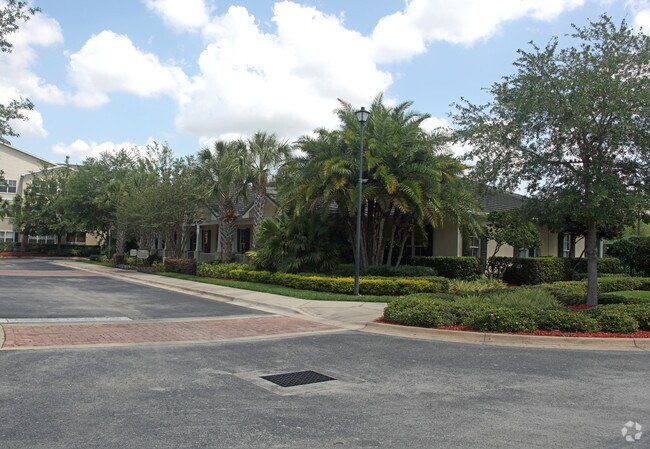 Foto principal - Equestrian Parc at Highwoods Preserve