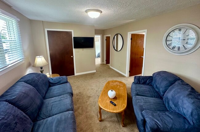 Photo - 275 Tompkins St