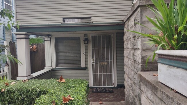 Building Photo - 521 T St Unit #C