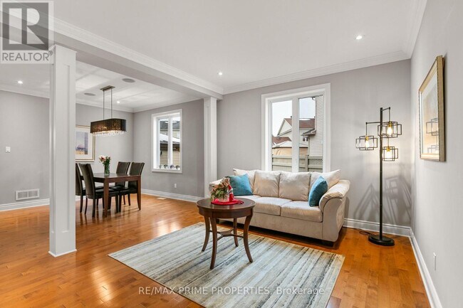 Photo - 72 Branthaven St