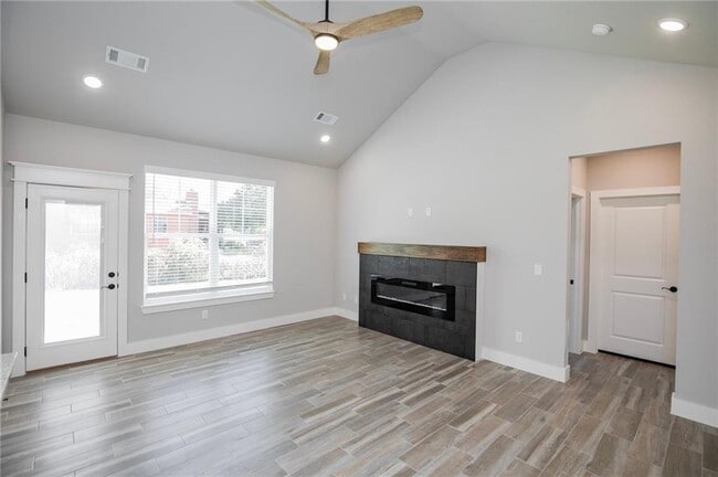 100 White Oak St