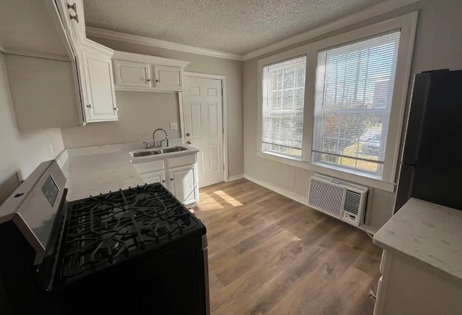 Photo - 4101 A St Unit 2