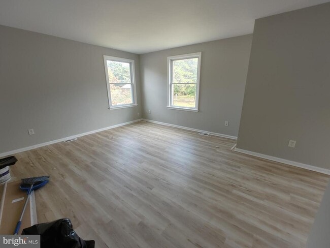 Photo - 649 Jarvis Rd