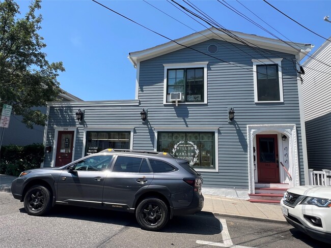 Building Photo - 206 E Main St Rental
