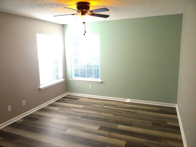 Photo - Long term ground floor rental- Rent Special- 1st month half price