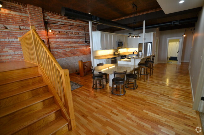 Building Photo - 244 E Main St Rental