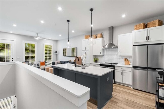 Photo - 1272 Longreen Ter NW