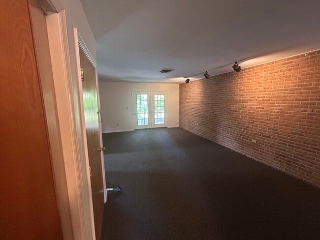 21-23 Rosemont Ct