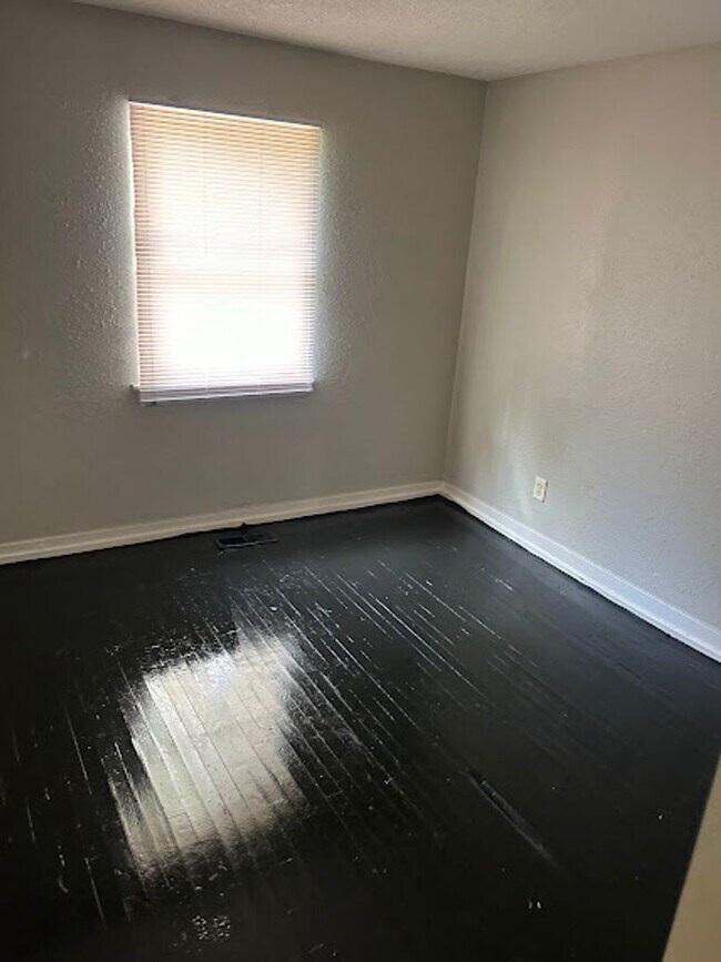 Photo - MOVE IN READY!!! $0.00 APPLICATION FEES FO...