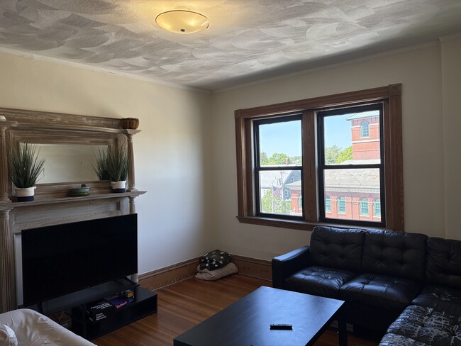 Building Photo - 2016 Massachusetts Ave Unit 2 Rental