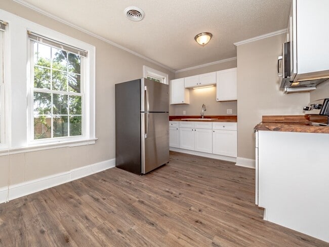 Photo - NEWLY RENOVATED 2 bedroom 1 bath apartment... Unit 1