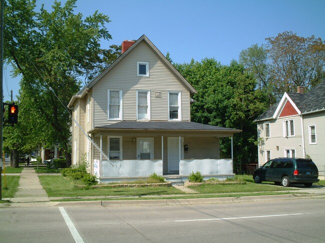 Primary Photo - 422 Washtenaw Ave