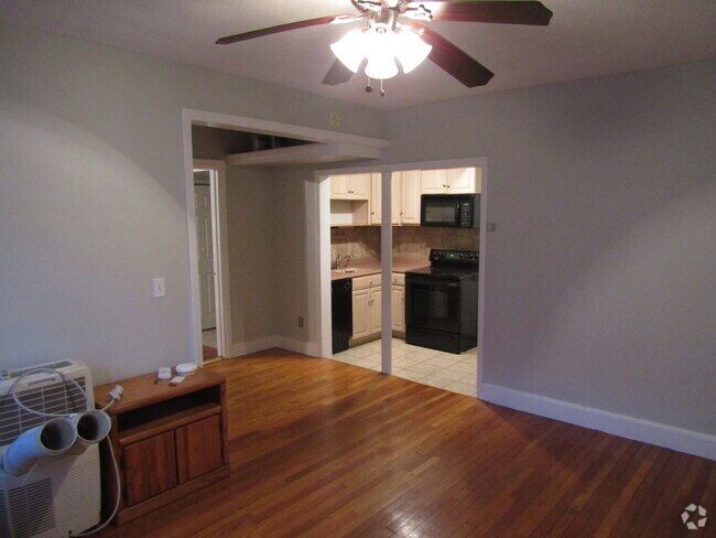Building Photo - 65 Strathmore Rd Unit 7 Rental