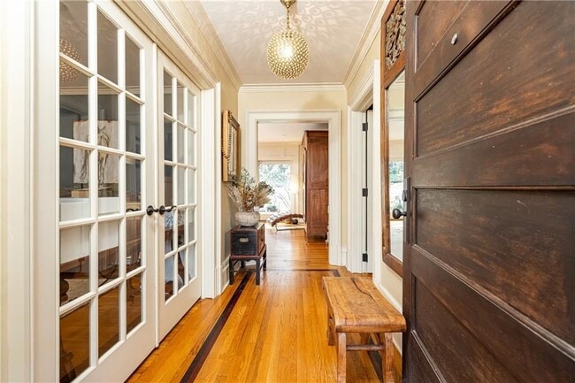 Photo - 870 Wellesley Dr NW