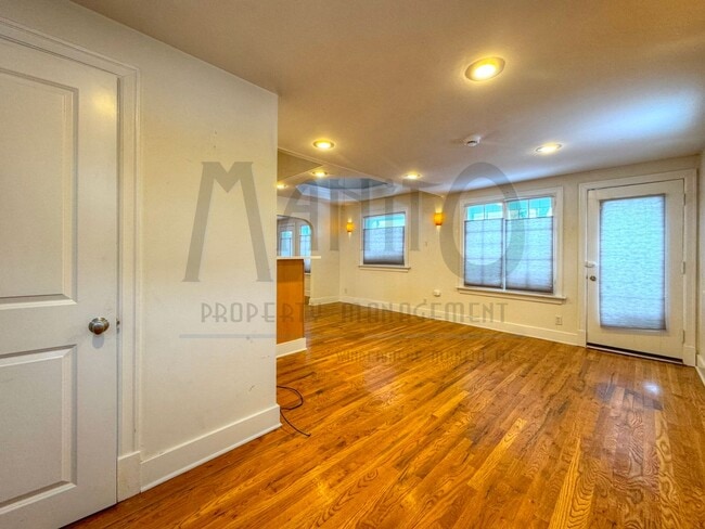 Photo - **COMING SOON** Spacious Windmill Studio Unit