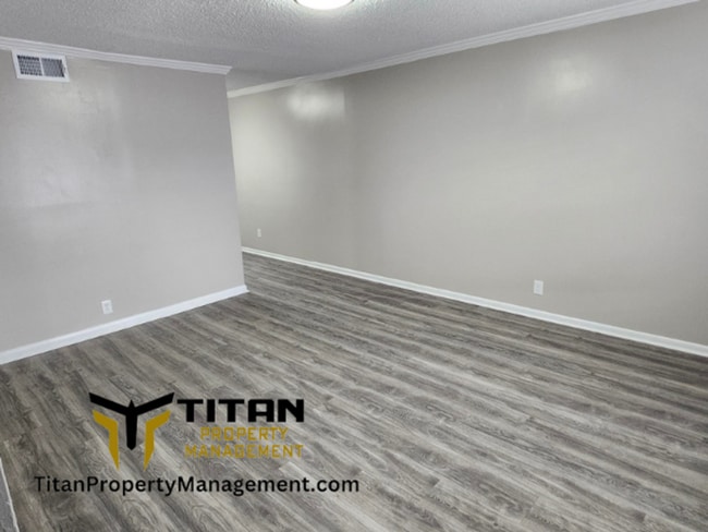 Photo - 2 bed/1 bath Townhouse Unit 1619 Longview St. Apt D