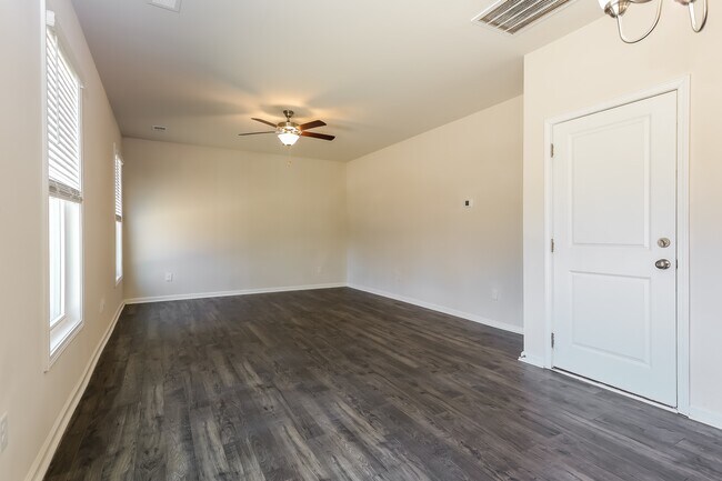 Photo - 352 White Peach Wy Casa