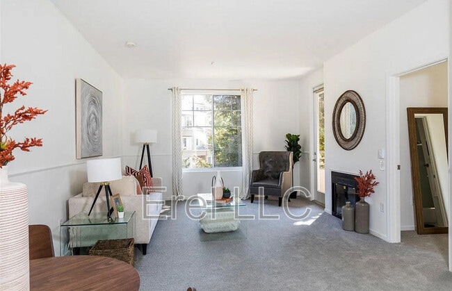 Building Photo - 260 Caldecott Ln