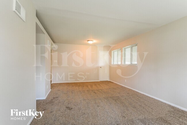 Photo - 755 Tyson Dr