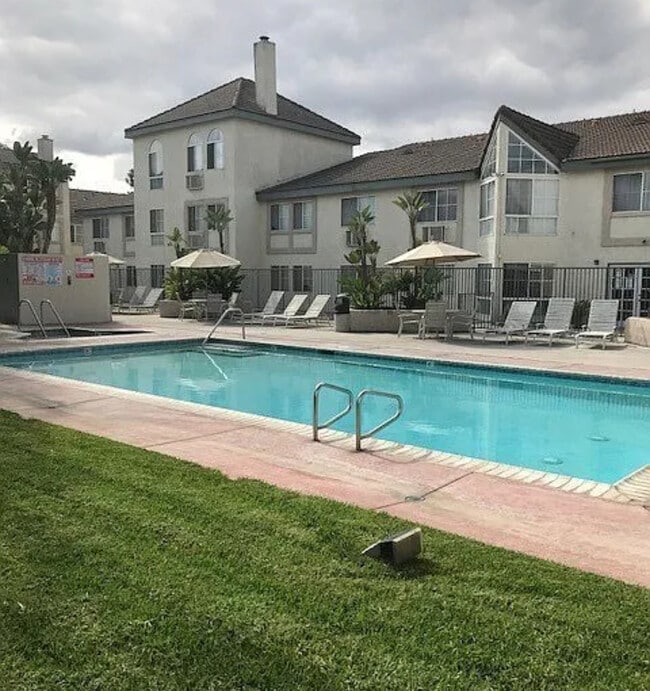 Building Photo - 15000 Downey Ave Unit #142 Rental