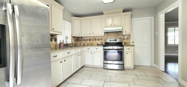 Photo - 6927 Burgess St