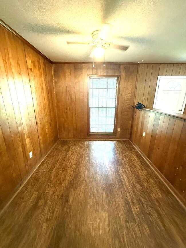 Photo - 1716 Midway St